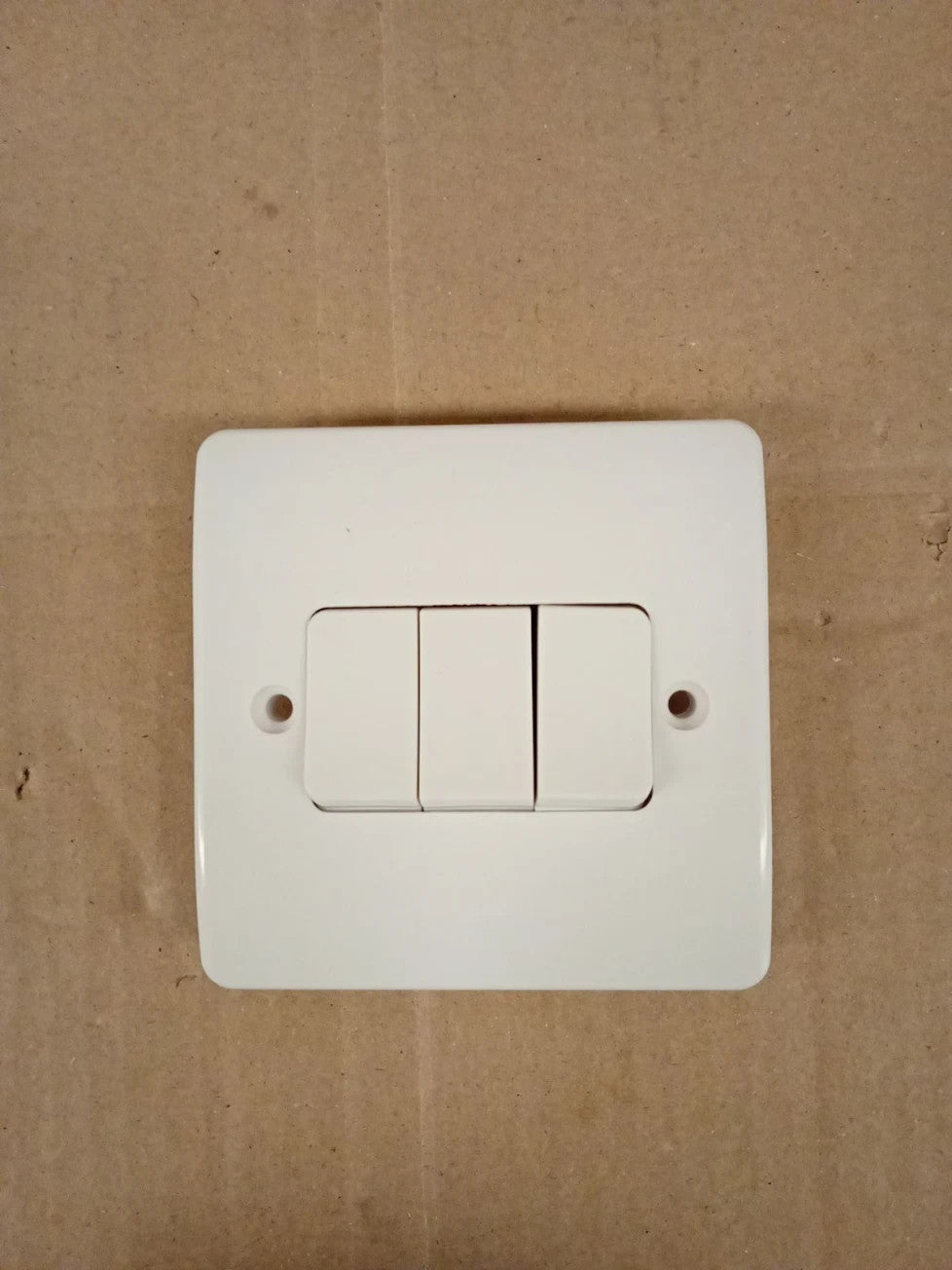MK K4873WHI 10A Triple Single Pole 2 Way Plate Rocker Switch White New