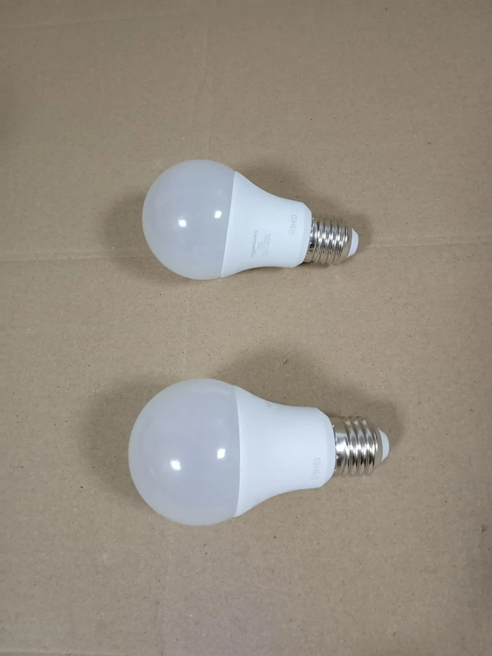 Amazon Basics LED E27 Edison Screw Bulb 8.5W CRI80 2 Pieces Warm White New