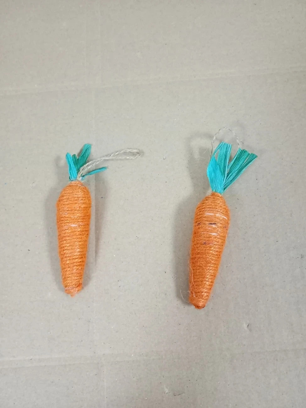 2 Pack Easter Hanging Carrots Striped Rope Design Paper & Foam 13.5cm New