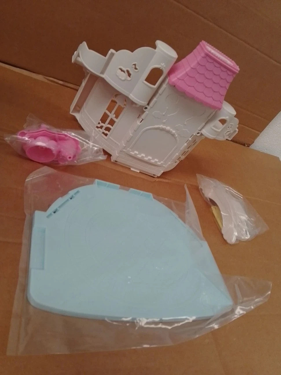 Sylvanian Families 5743 Sunny Castle Nursery Dollhouse Playsets 1:24 New
