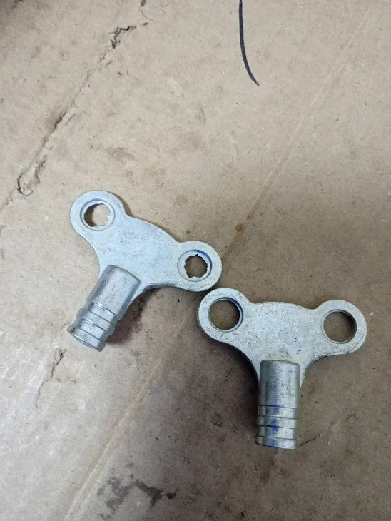 2 x AM TECH Brass Radiator Keys Bleeding AIR DIY Builders Heating Maintenance