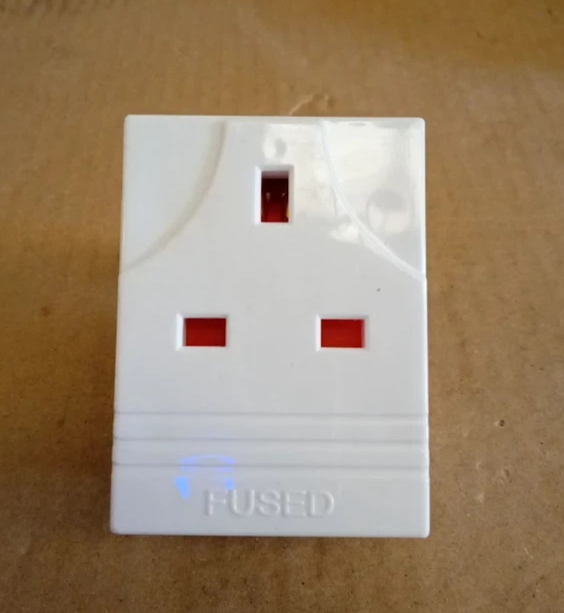 Status 3 Way Multi Plug Adaptor UK 3 Socket Extension Home Office White New