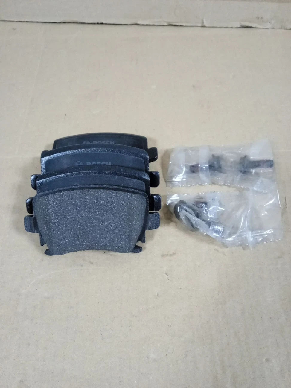 Bosch BP937 Brake Pads Car Rear Axle Quality Reduced Noise & Dust 4 Pads New