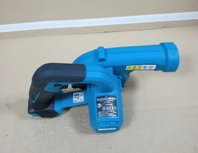 Makita UB100DZ 12V CXT Cordless Leaf Blower Bare Unit Garden Cleanup Design