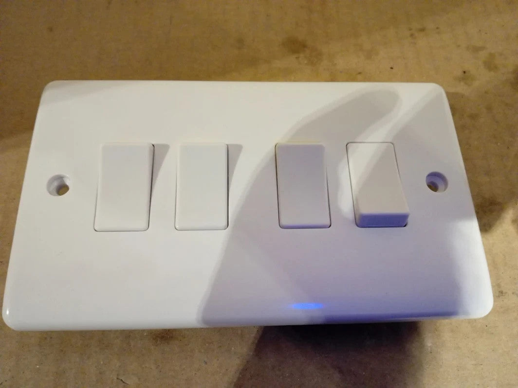 Knightsbridge CU4100 4 Gang 2 Way Curved Edge Light Switch 10A White Durable New