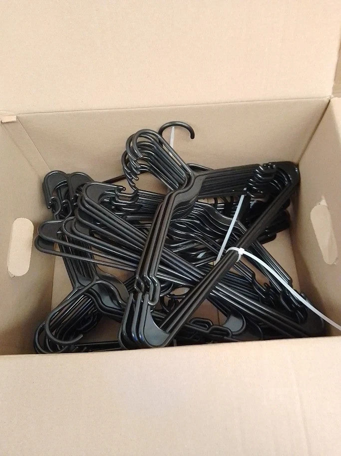 Amazon Basics Plastic Clothes Hangers Adult Size 41Wx 23Hcm Anti Slip Black New