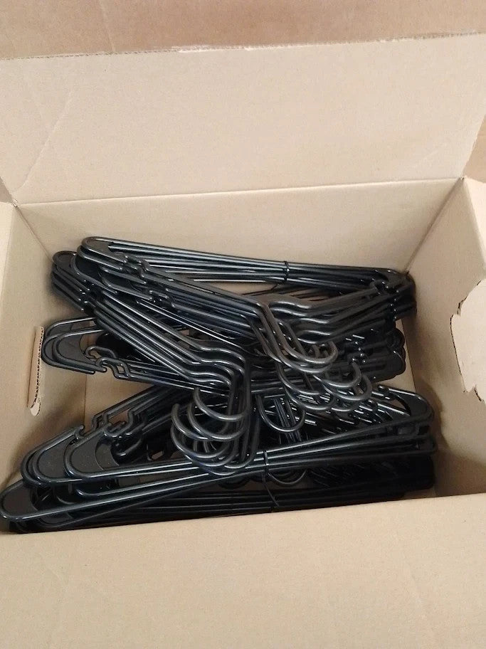 Amazon Basics Plastic Clothes Hangers Adult Size 41Wx23H Anti Slip Black New