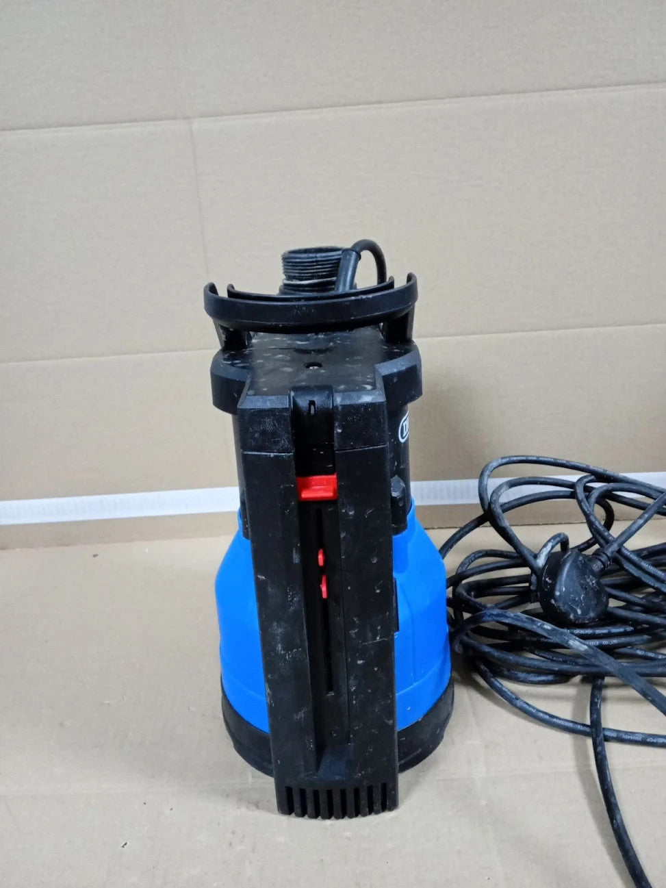 Draper 400W Portable Submersible Water Pump Max Flow Capacity 9000 l/h Electric