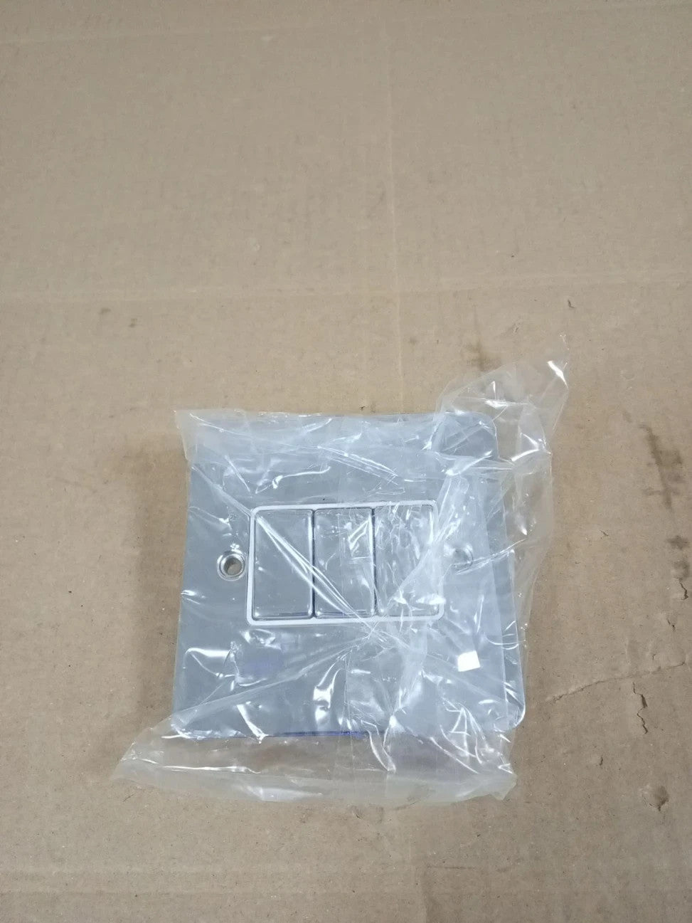 Alliance Electrical FPC3GSWIWC 10 A 3 Gang 2 Way Black Insert Flat Metal New