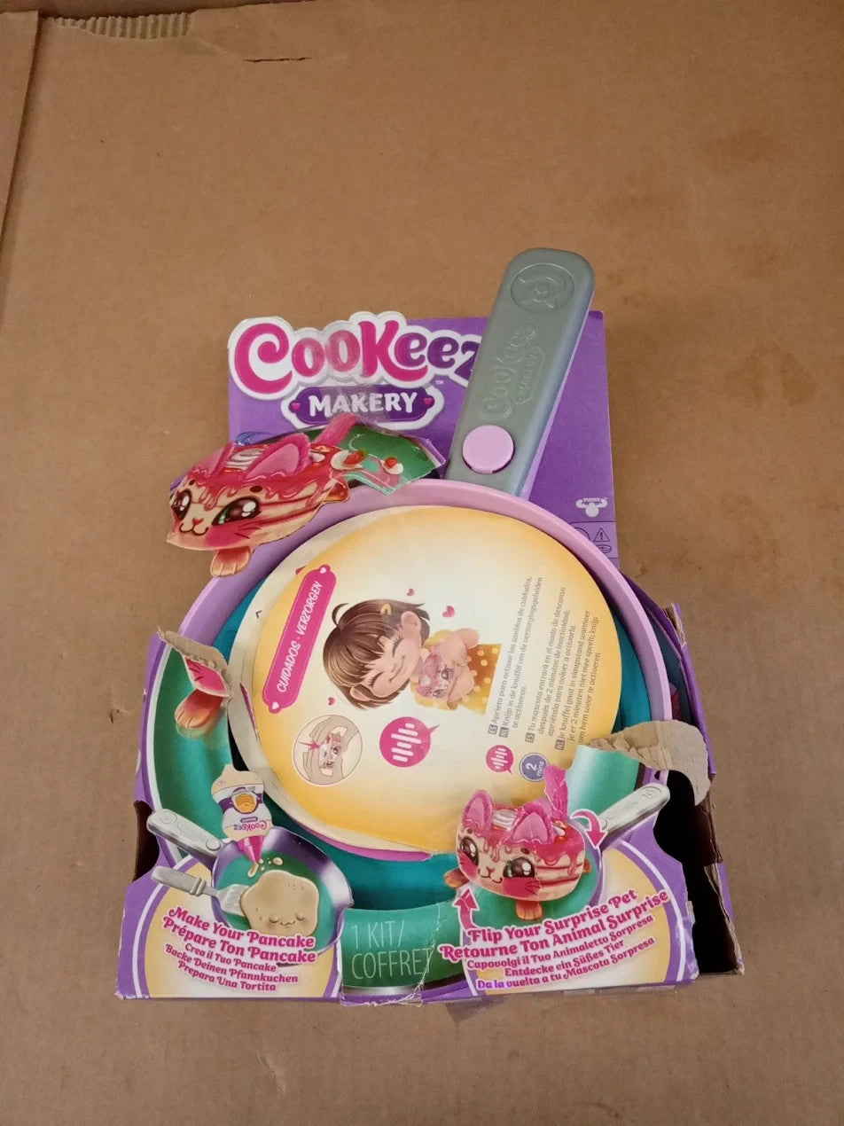 COOKEEZ MAKERY Pancake Treatz Mix & Flip A Plush Best Friend Place Flips Out