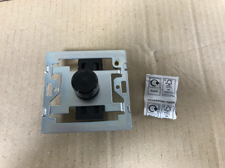 BG Electrical Intelligent Single Wall Dimmer Switch 2 Way PCDDB81B 200W New
