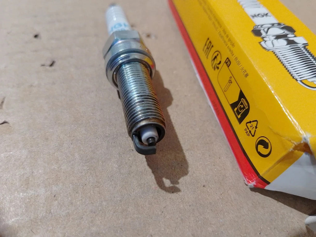 NGK Spark Plug LMAR8A9 YBX 4313 Platinum Motorcycle M10x1.00x26.5 New