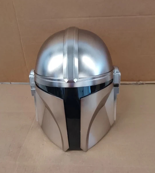 Hasbro Star Wars Black Series The Mandalorian Premium Electronic Helmet Design