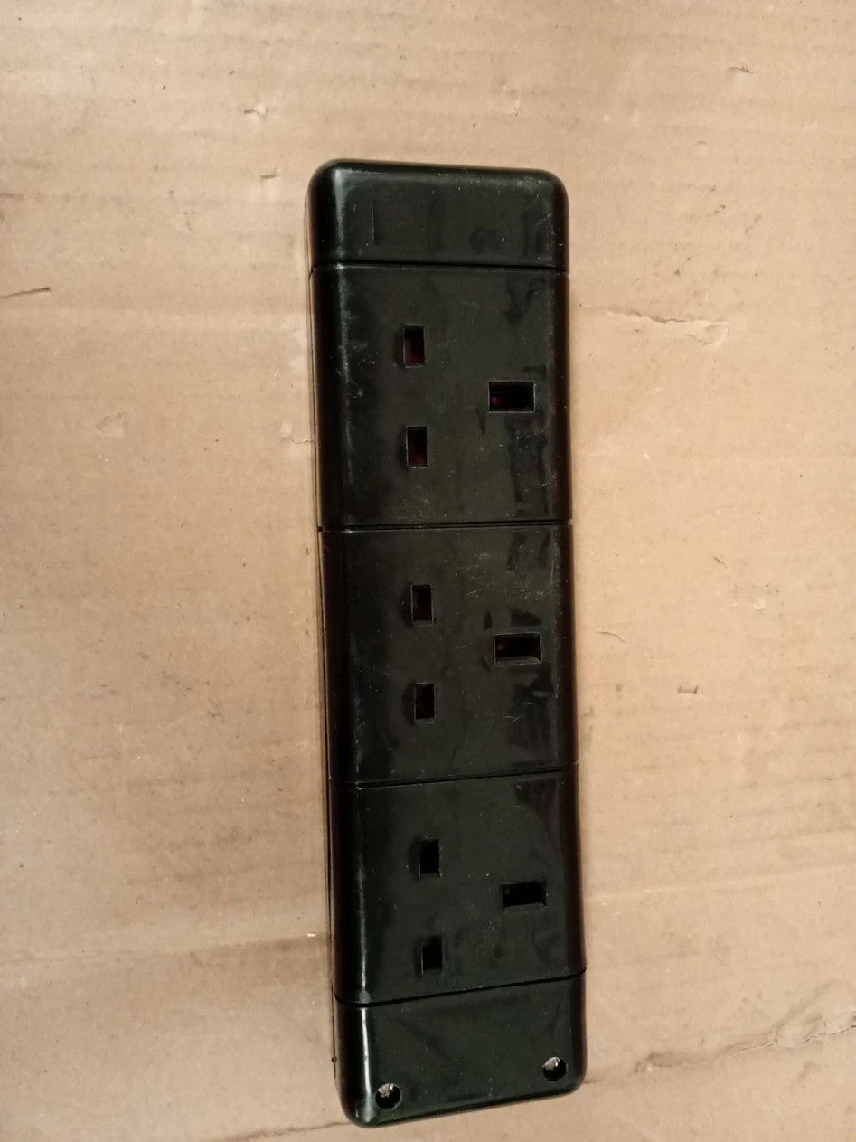 PRO-ELEC PELB1729 3 Gang Extension Socket Black 13A Unswitched Wall Mount BS1363