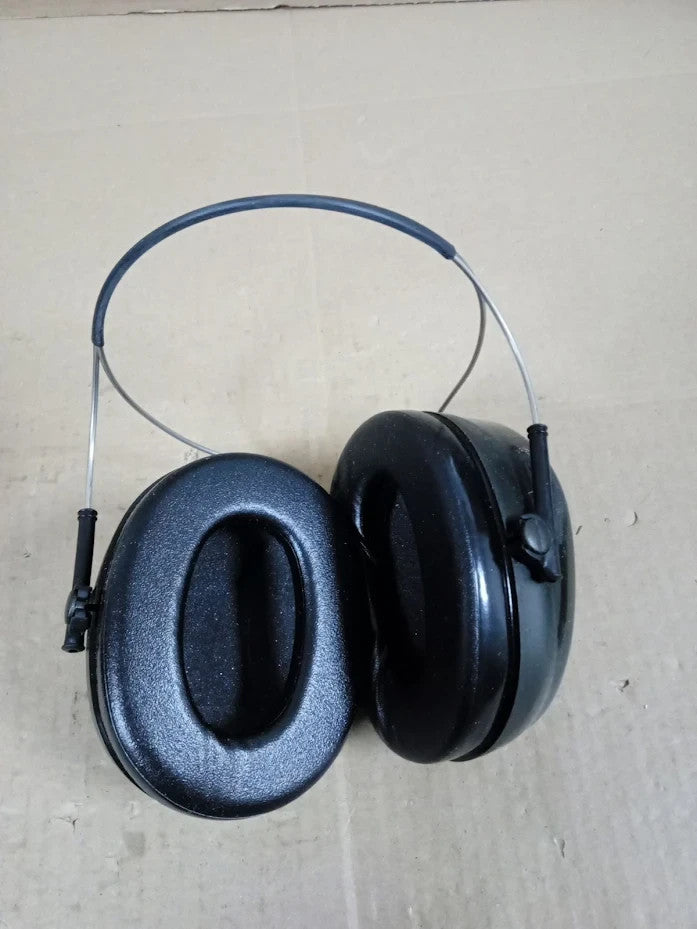 3M PELTOR Optime II Earmuffs 31dB Neckband Hearing Protection Green Design