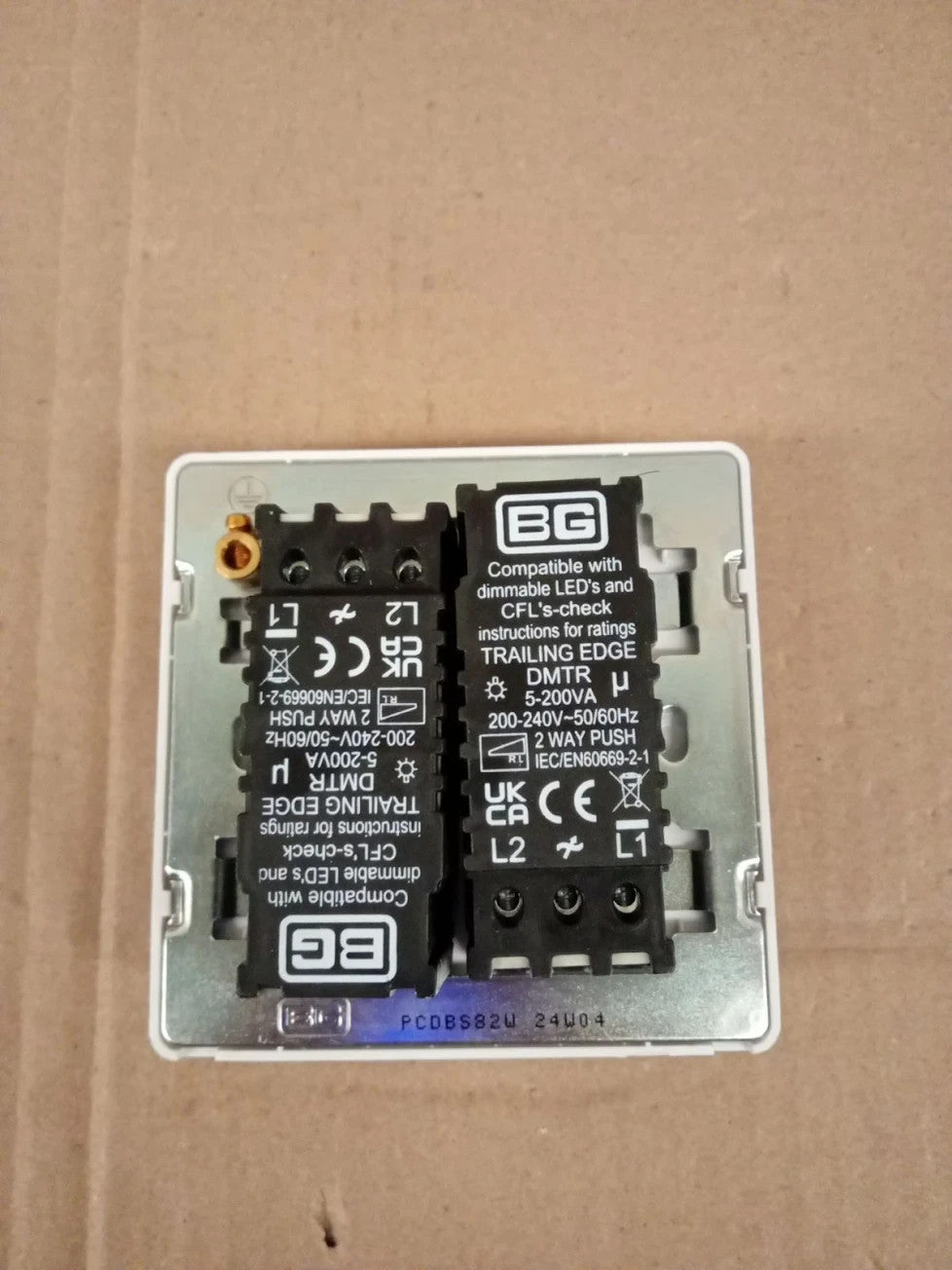 BG Electrical Intelligent Double Wall Dimmer Switch 2 Way Screwless Front Plate