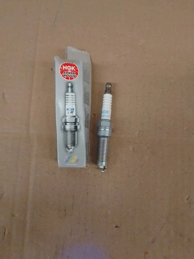 NGK Spark Plug SILZNAR8C7H Laser Iridium 93593 Ceramic Metal For Car New