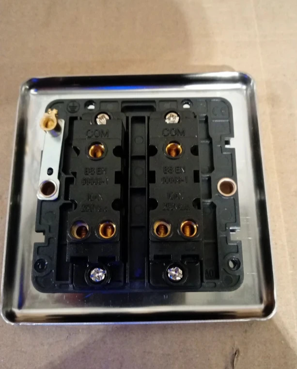 AET CSC2GSWIBL 10A 2 Gang 2 Way Light Switch Satin Chrome Black Insert New