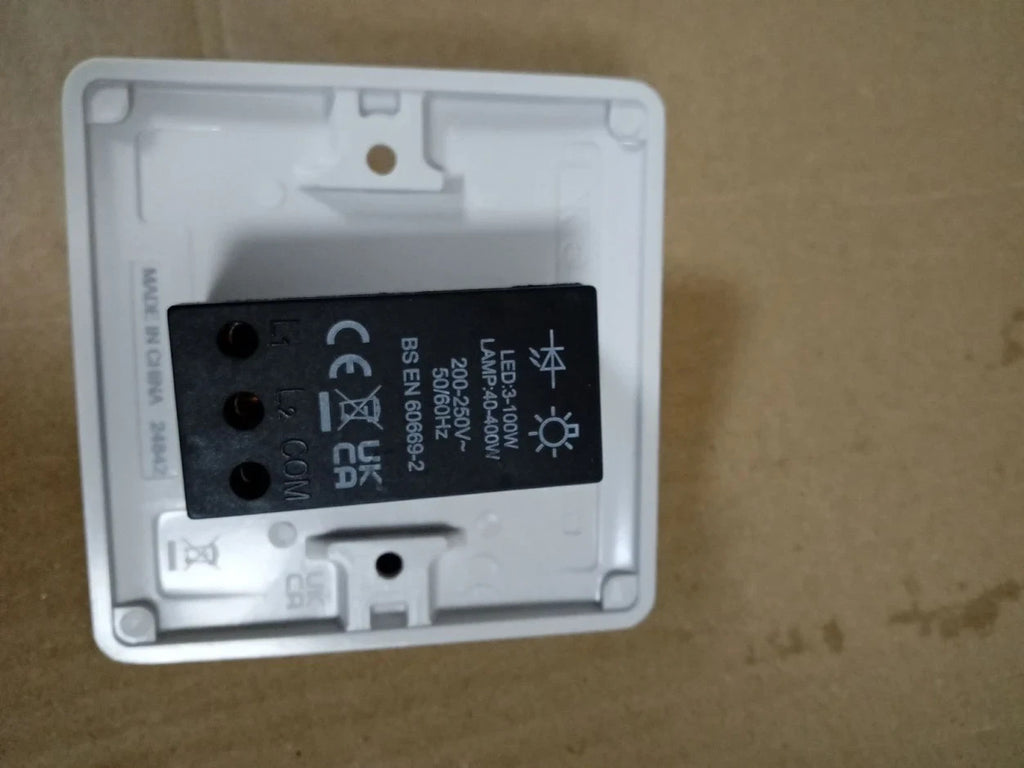 Knightsbridge CU2161 Dimmer Switch 230V White Curved Edge Wall Plate 230V 10Amps