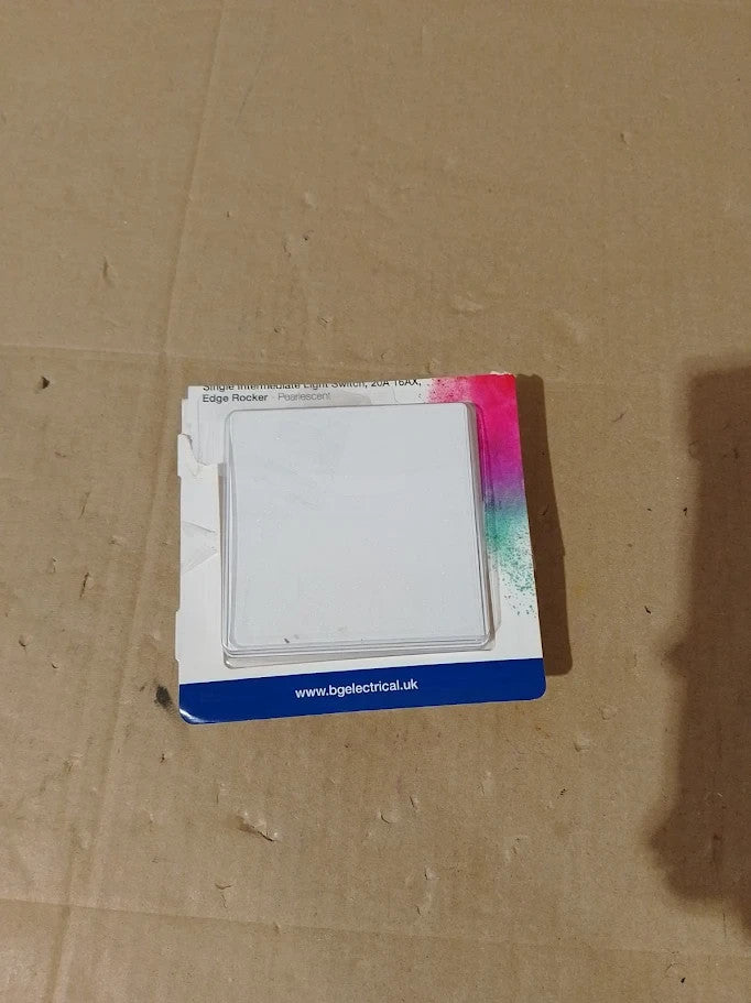 BG Electrical Single Intermediate Wall Light Switch Screwless PCDCL13EW New