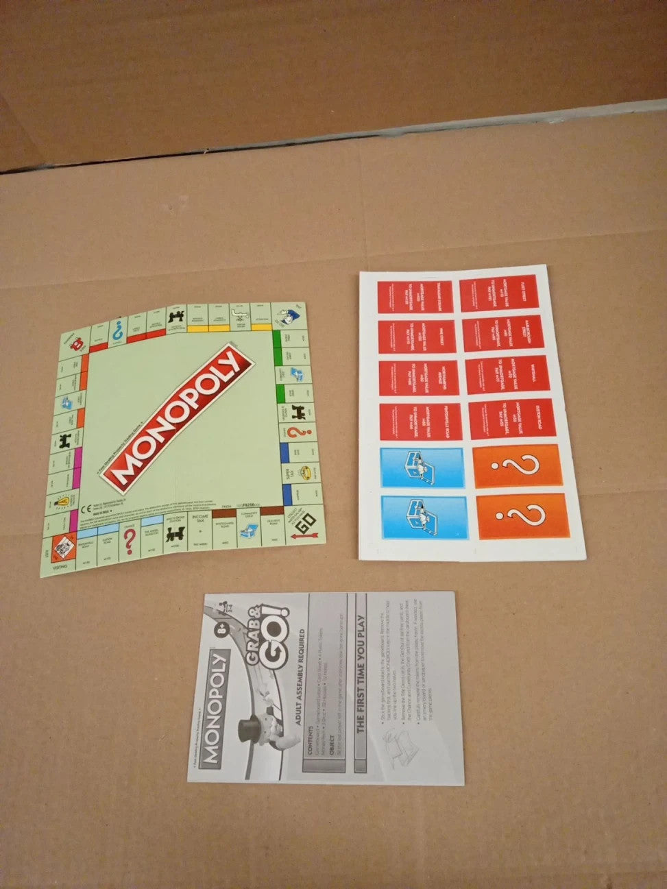 Hasbro Gaming Monopoly Grab & Go Portable Strategy Board Game 8+ Year Old New