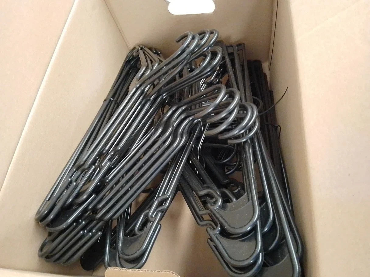 Amazon Basics Plastic Clothes Hangers Adult Size 41Wx23H Anti Slip Black New