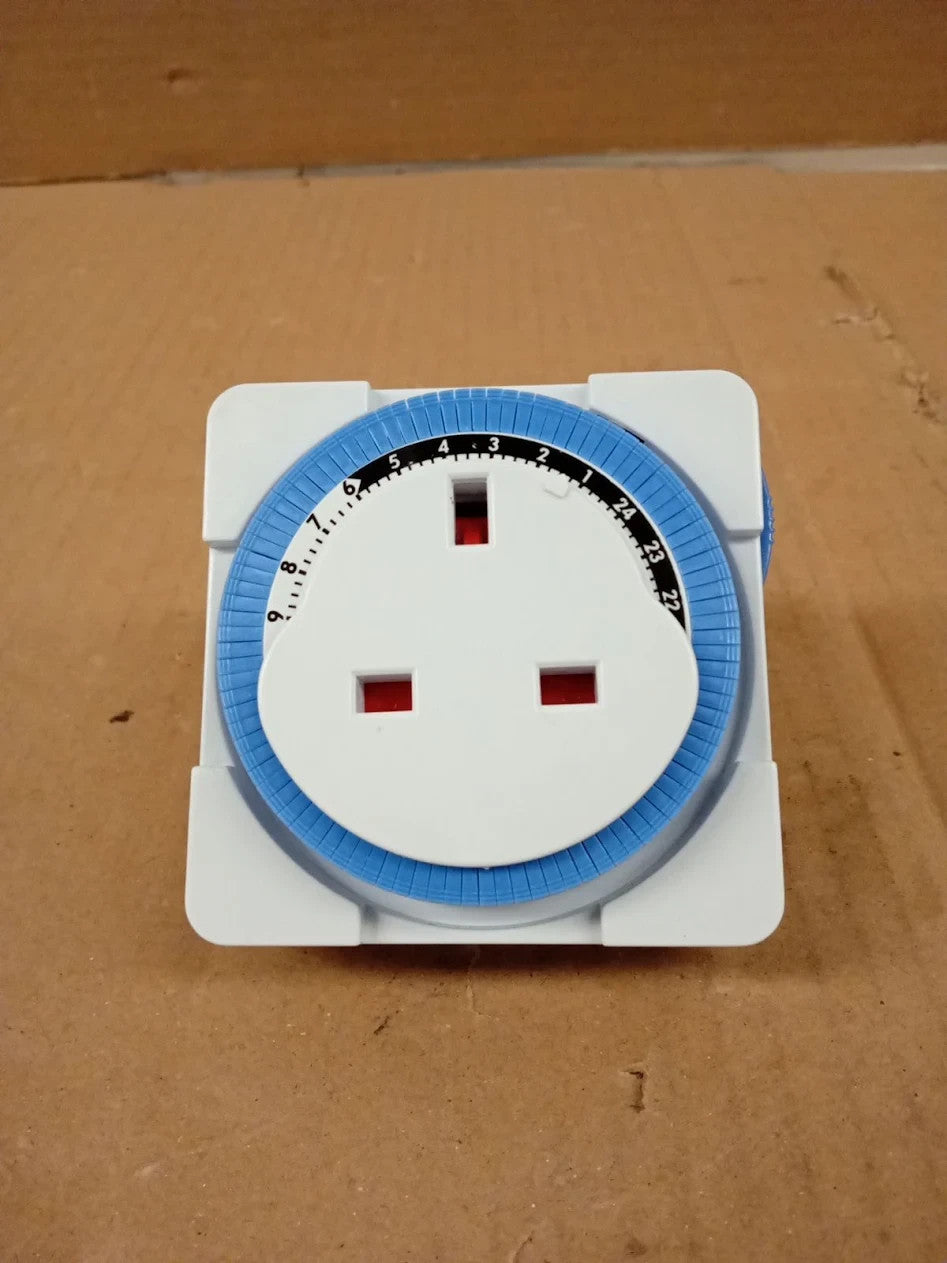 Status S24HRSQT4 Timer Switch Square 24 Hour Segment Light White UK Plug