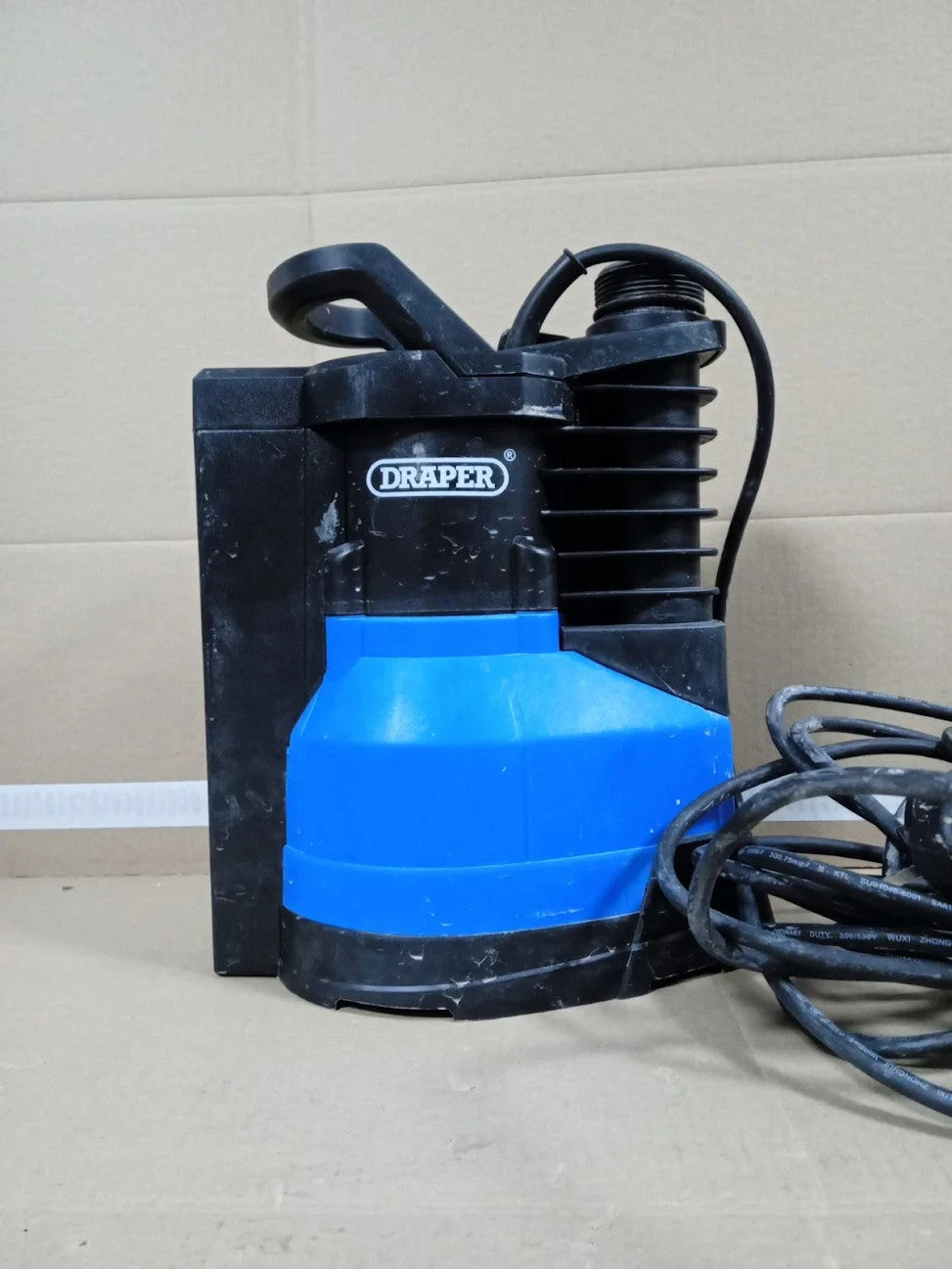 Draper 400W Portable Submersible Water Pump Max Flow Capacity 9000 l/h Electric