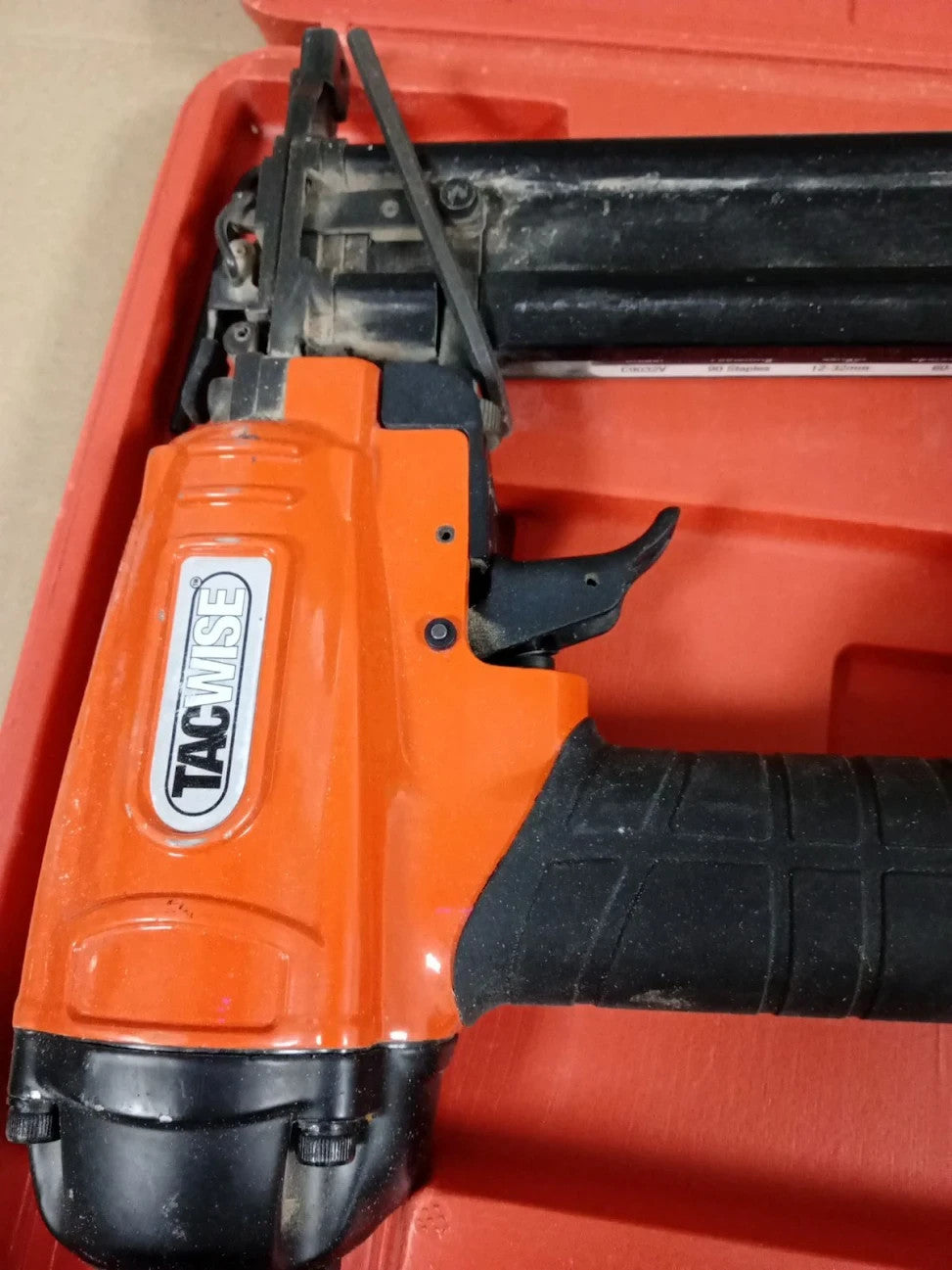 Tacwise C9032V Narrow Crown Air Stapler Type 90/12 32mm Staples Orange Black