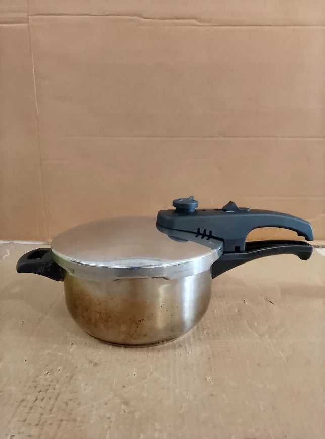 Tower T80245 Stainless Steel Pressure Cooker 3L Silver 18x43x23cm