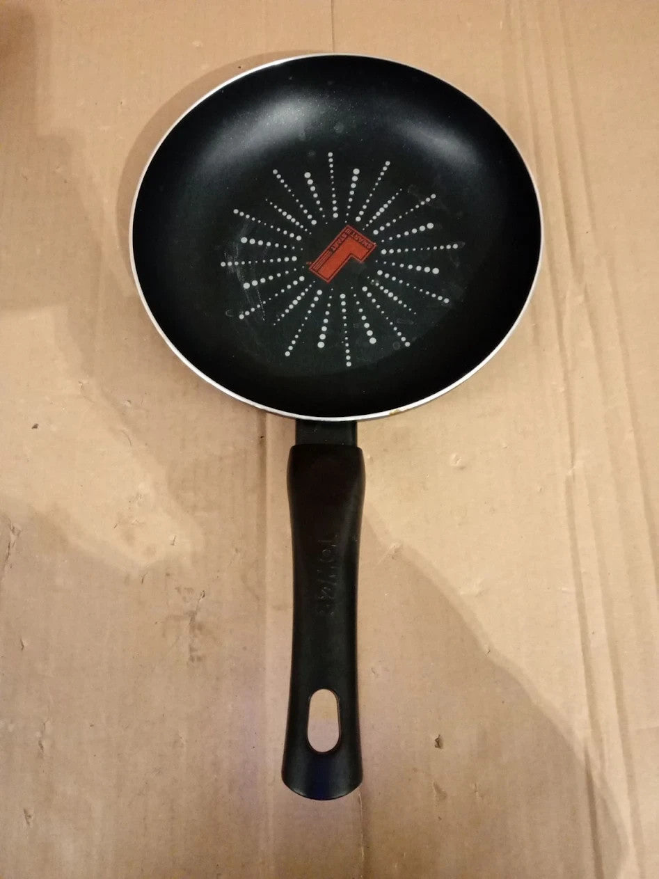 Tower T700300 SmartStart Classic 24cm Aluminium Frying Pan Non Stick Black