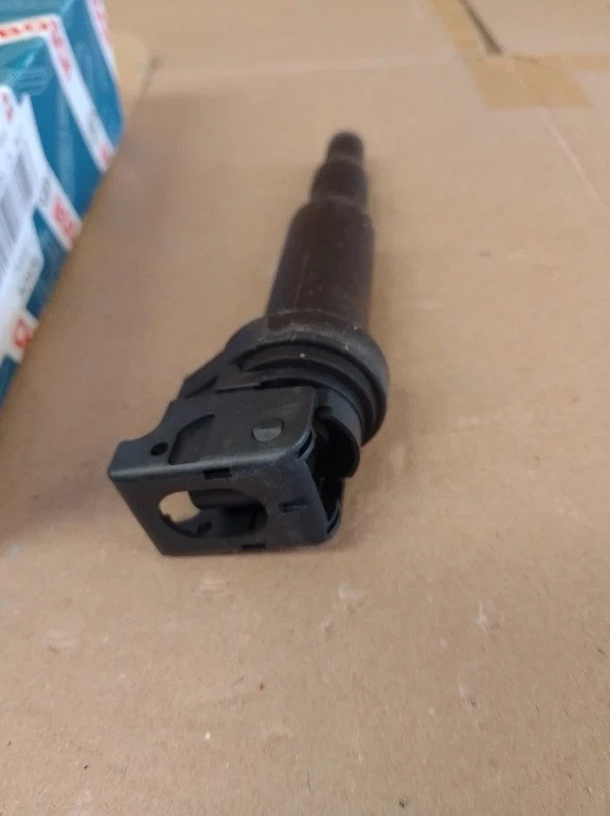 Bosch 0221504470 Ignition Coil Male To Female For Car 6x7x21cm