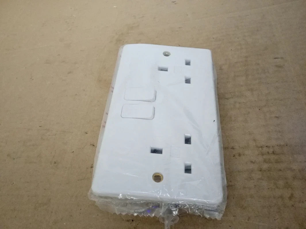 MK Logic Plus K2747 WHI DP 13A 2 Gang Double Socket White Twin Power Outlet New