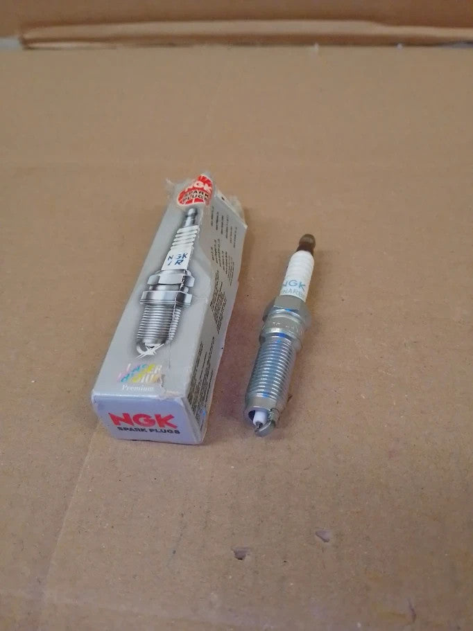 NGK Spark Plug Laser Iridium 93593 Car Ceramic Metal SILZNAR8C7H New