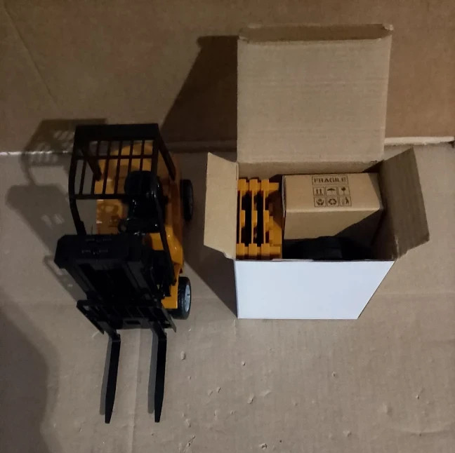 CMJ RC Cars 1:16 Remote Control Forklift Truck 2.4GHz Rechargeable Construction