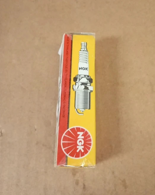 NGK B7HS-10 Spark Plug YBX2129 Standard Copper Core Ignition Plug Durable New