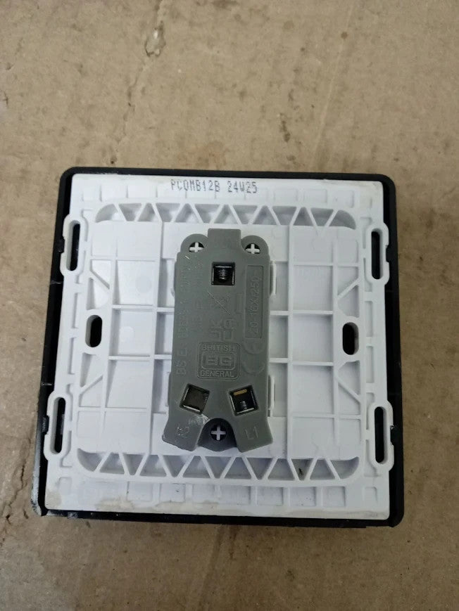BG Electrical Single Wall Light Switch 2 Way Screwless Front Plate PCDMB12B