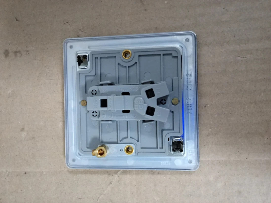 BG Electrical Single Intermediate Wall Light Switch Screwless Front Plate Slim