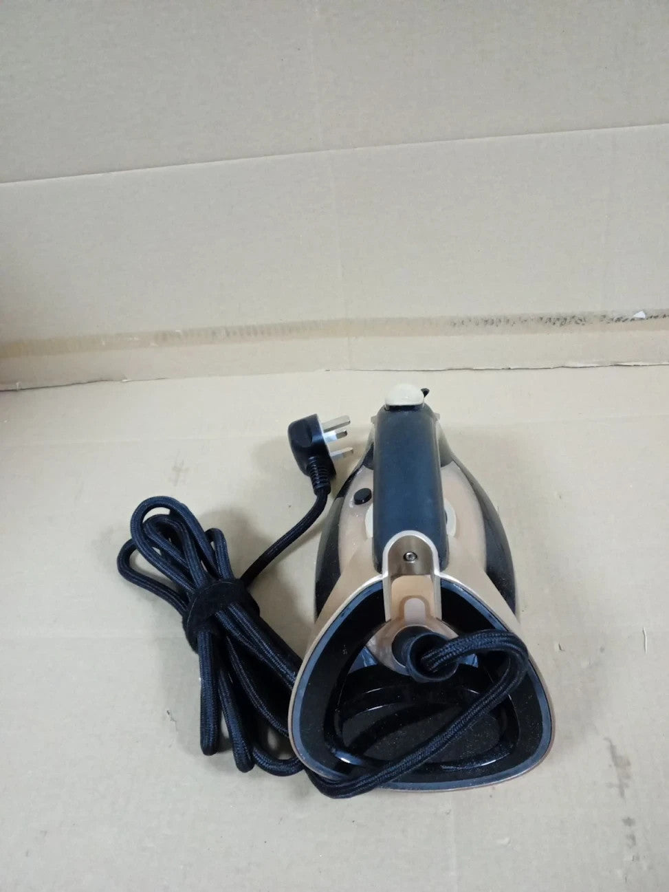 Tower T22021GLD Ceraglide Steam Iron Fast Heat Up Long Power Cord 3100W New