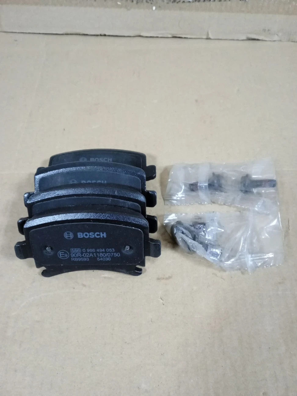 Bosch BP937 Brake Pads Car Rear Axle Quality Reduced Noise & Dust 4 Pads New