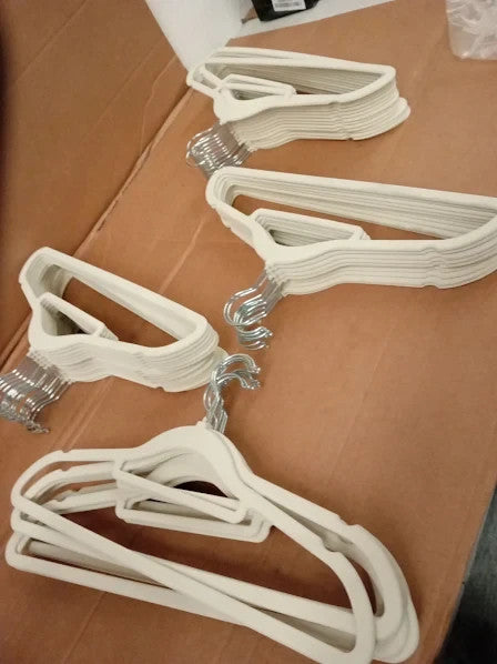Sasha Morel 50 Pack Velvet Coat Hangers Non Slip Slim Design 23x0.6cm