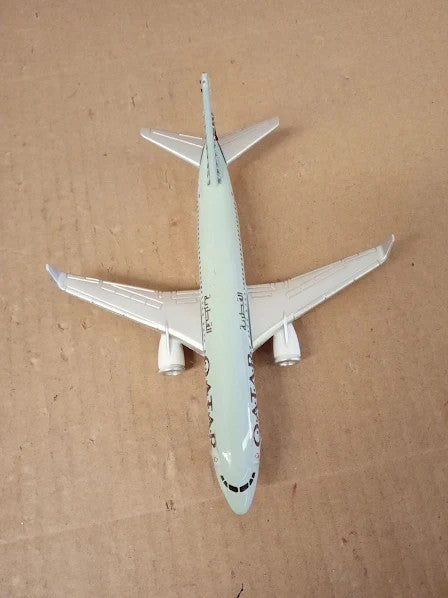 Qiyumoke Qatar 1:300 Die Cast Airplane Model A380 Sky Jumbo 7.48x7.95x2.64in