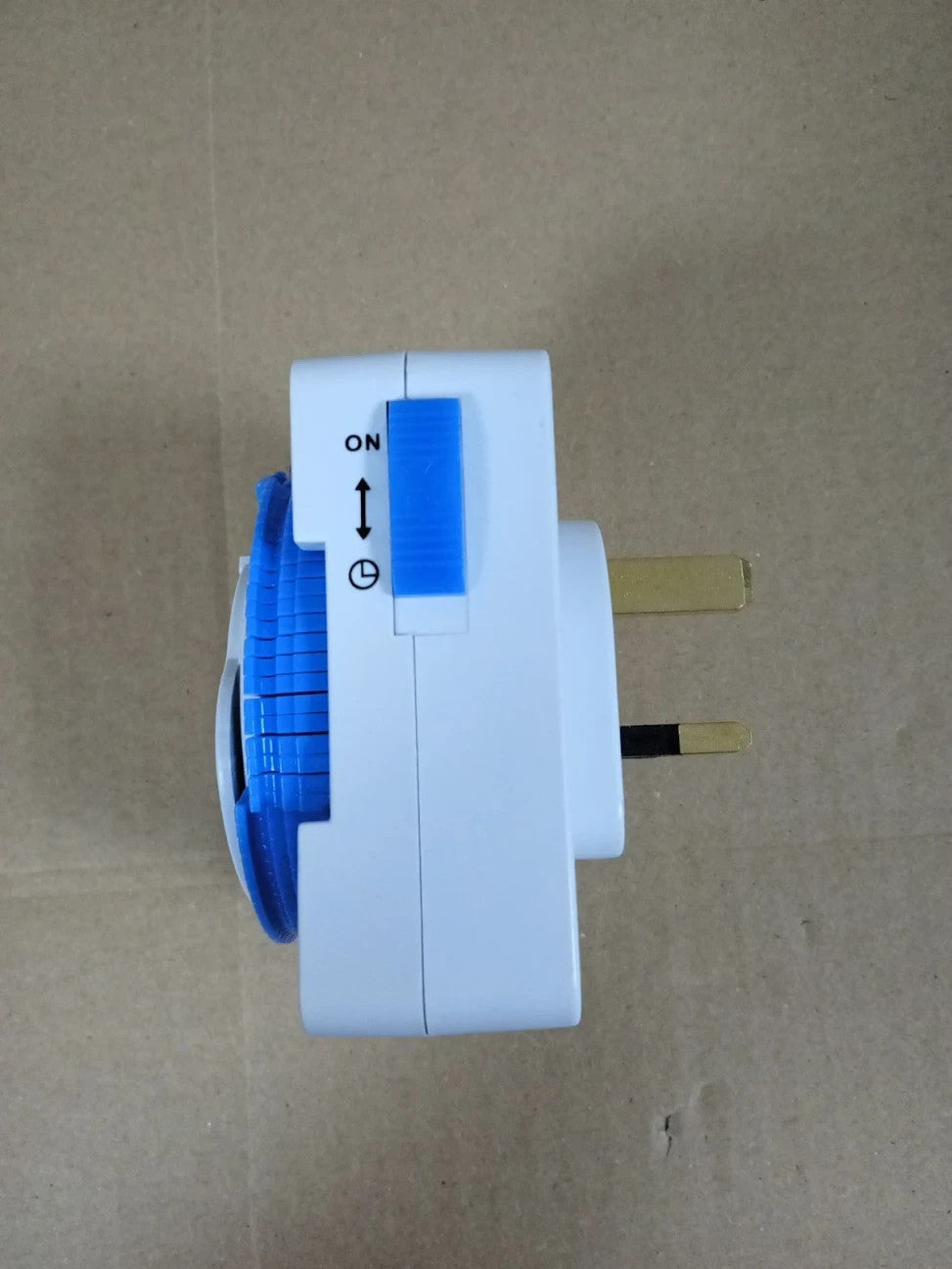 Status S24HRSQT4 Timer Switch Square 24 Hour Segment Light White UK Plug