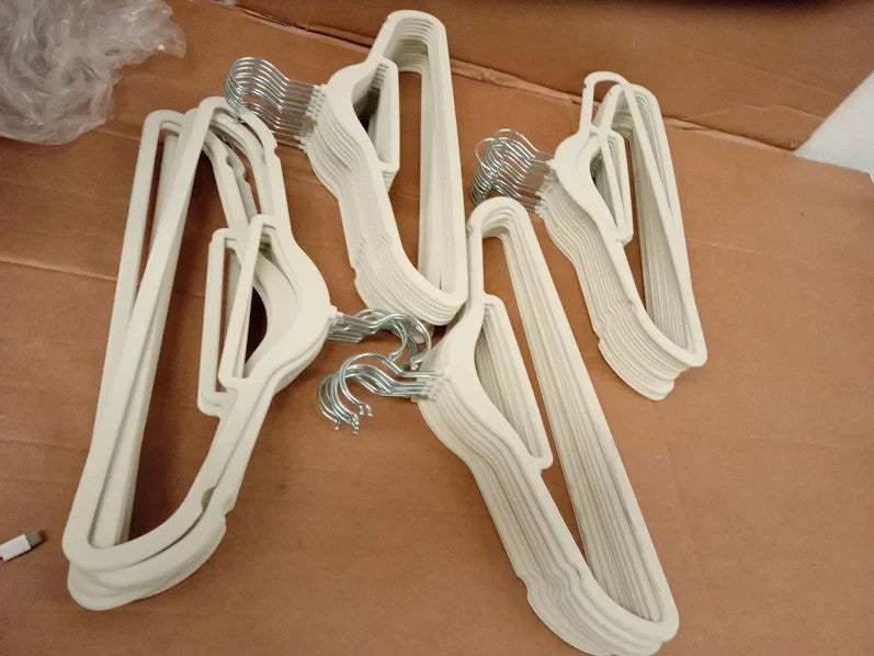 Sasha Morel 50 Pack Velvet Coat Hangers Non Slip Slim Design 23x0.6cm