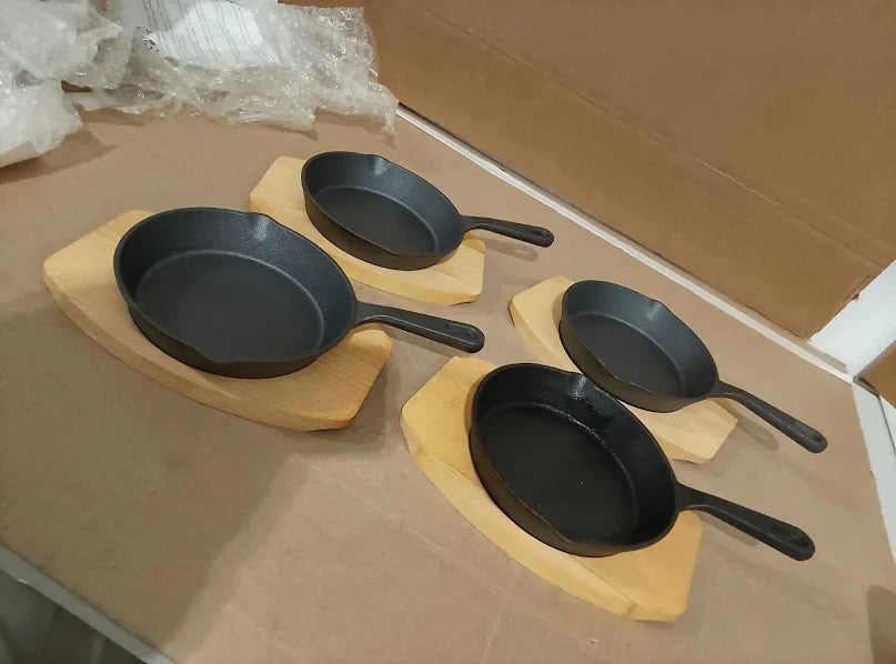 Navaris Cast Iron Skillets With Wooden Base Set 4 15cm Heavy Duty Pans New