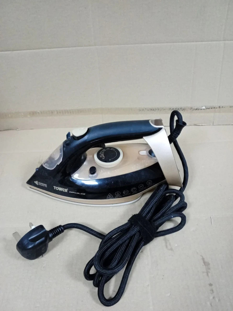 Tower T22021GLD Ceraglide Steam Iron Fast Heat Up Long Power Cord 3100W New