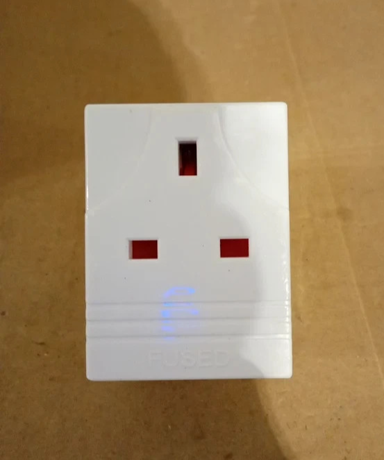 Status 3 Way Plug Adaptor UK Type G 3 Socket Extension Home Office White New