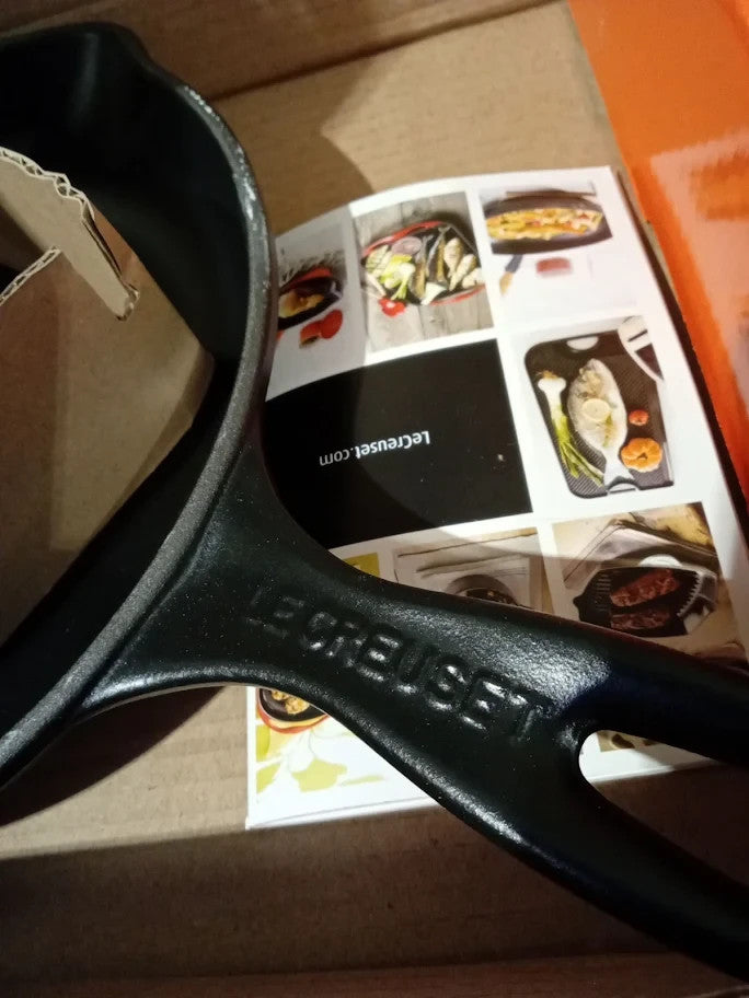 Le Creuset Signature Enamelled Cast Iron Skillet Frying Pan 23cm Black New