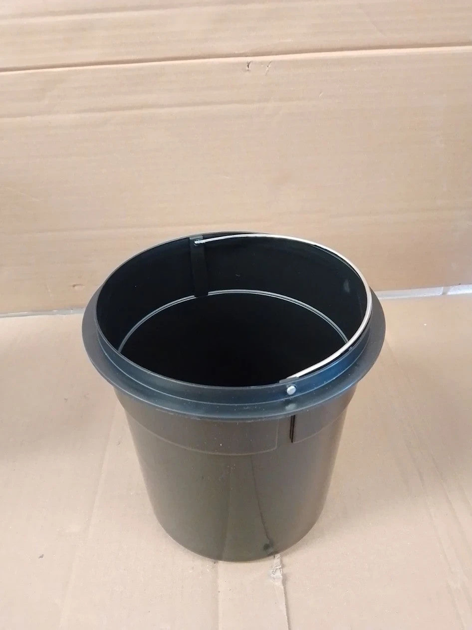 Habitat 5L Stainless Steel Pedal Removable Bin Silver 27.2x26.7x20.5cm