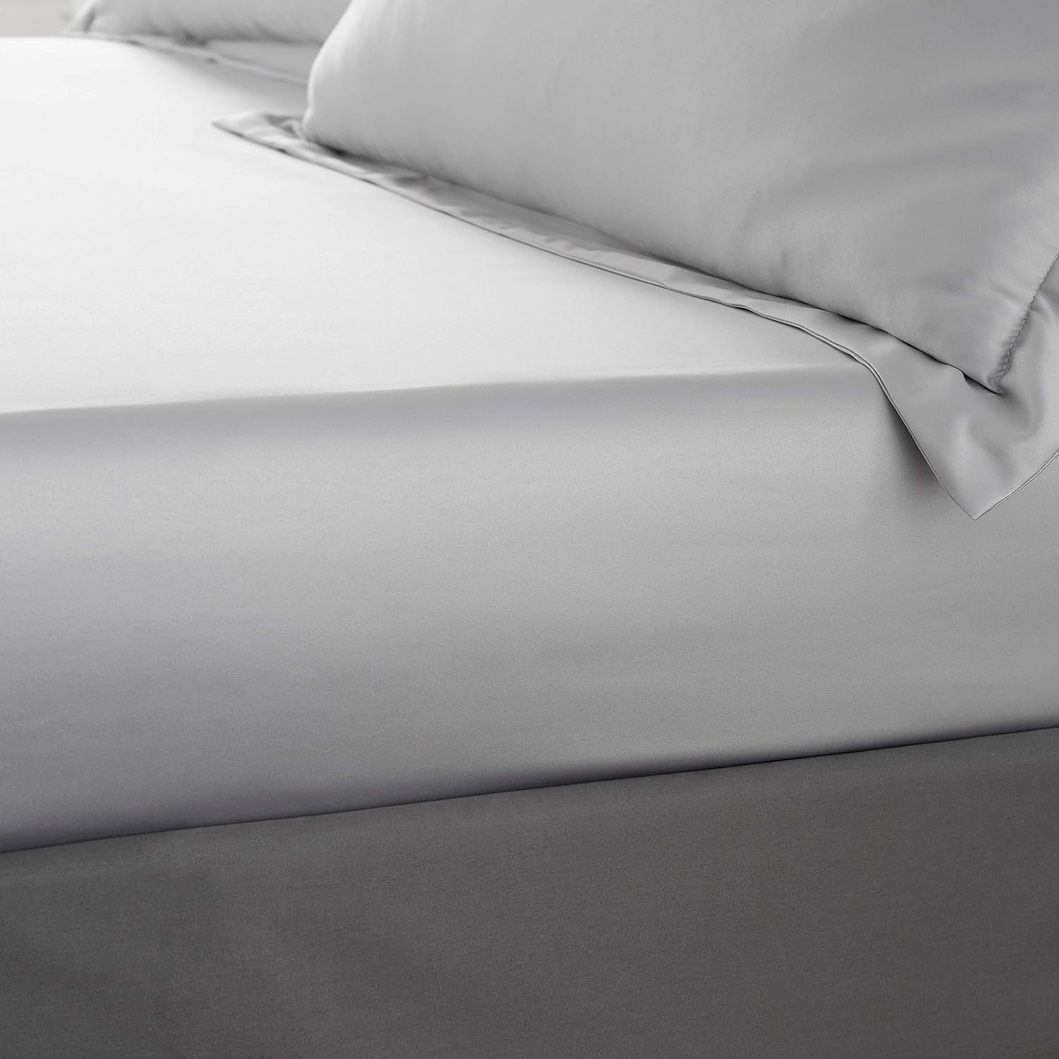 Catherine Lansfield Silky Soft Satin Double Fitted Sheet Silver 135x190cm + 30cm